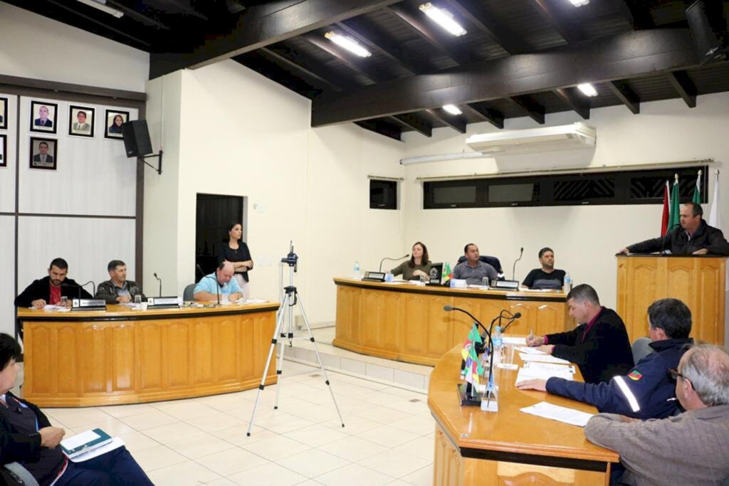 VICE-PREFEITO DE MAMPITUBA  JUSTIFICA NA CÂMARA  A IMPLANTAÇÃO DO HORÁRIO DE VERÃO