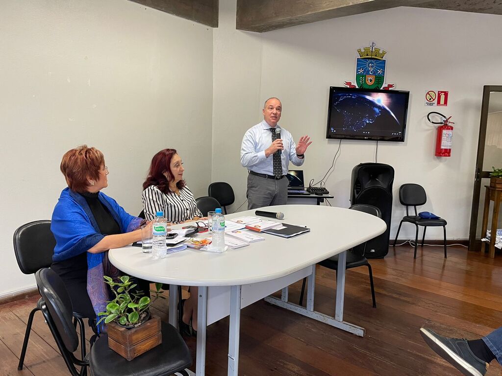 PREFEITOS DA AMLINORTE DEBATEM EDUCAÇÃO EM ASSEMBLEIA GERAL